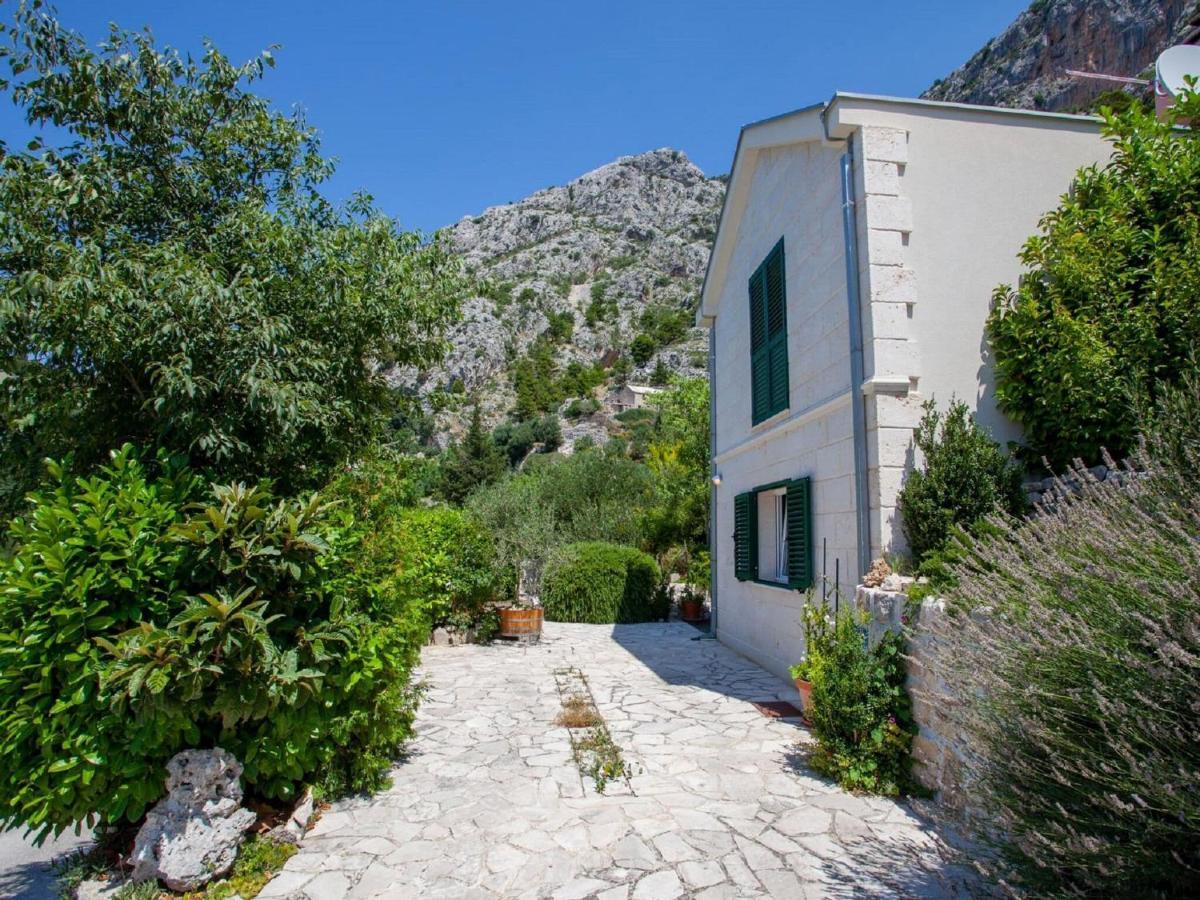 Luxurious Holiday Home In Makarska With Jacuzzi Exterior photo