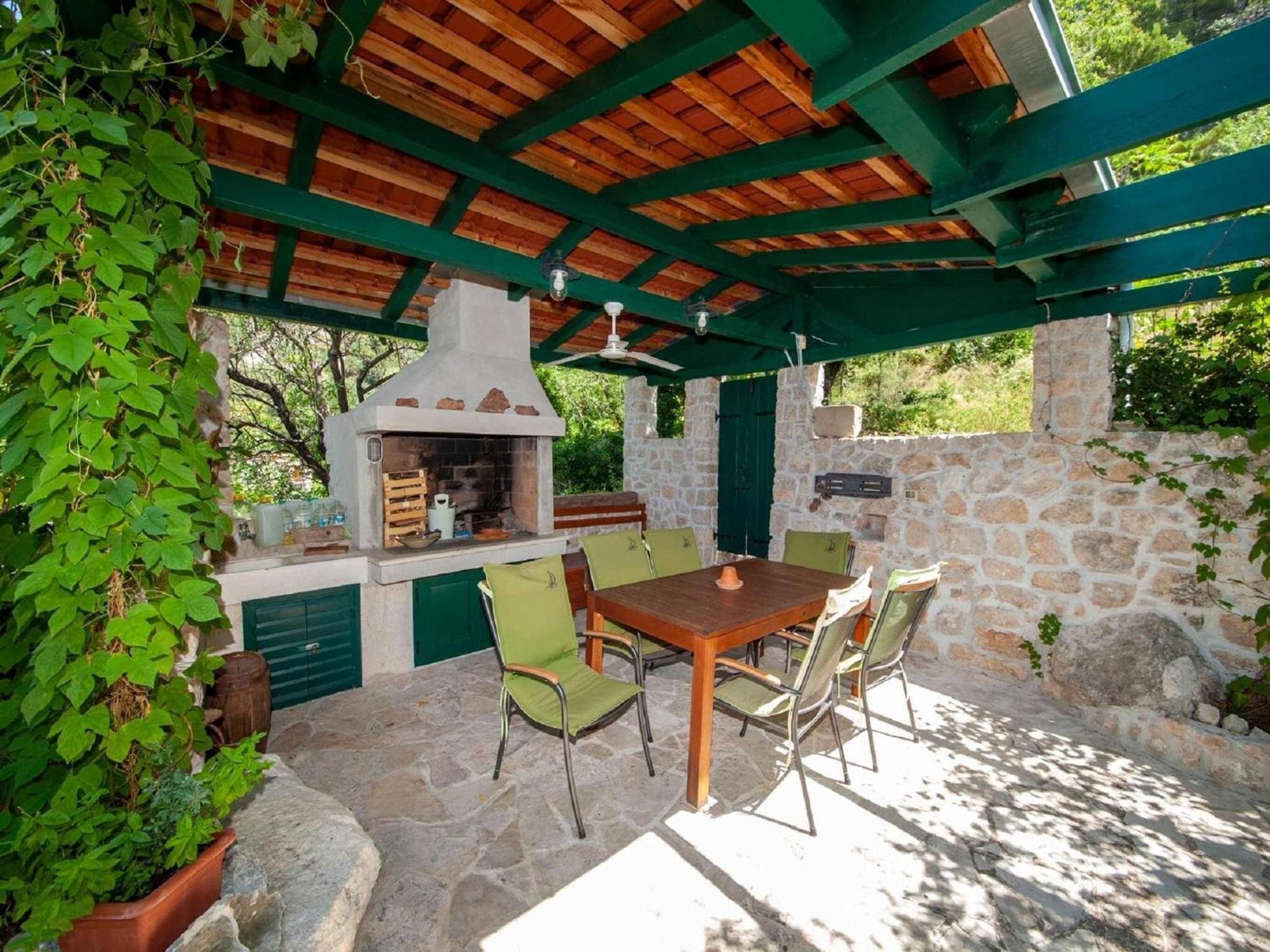 Luxurious Holiday Home In Makarska With Jacuzzi Exterior photo