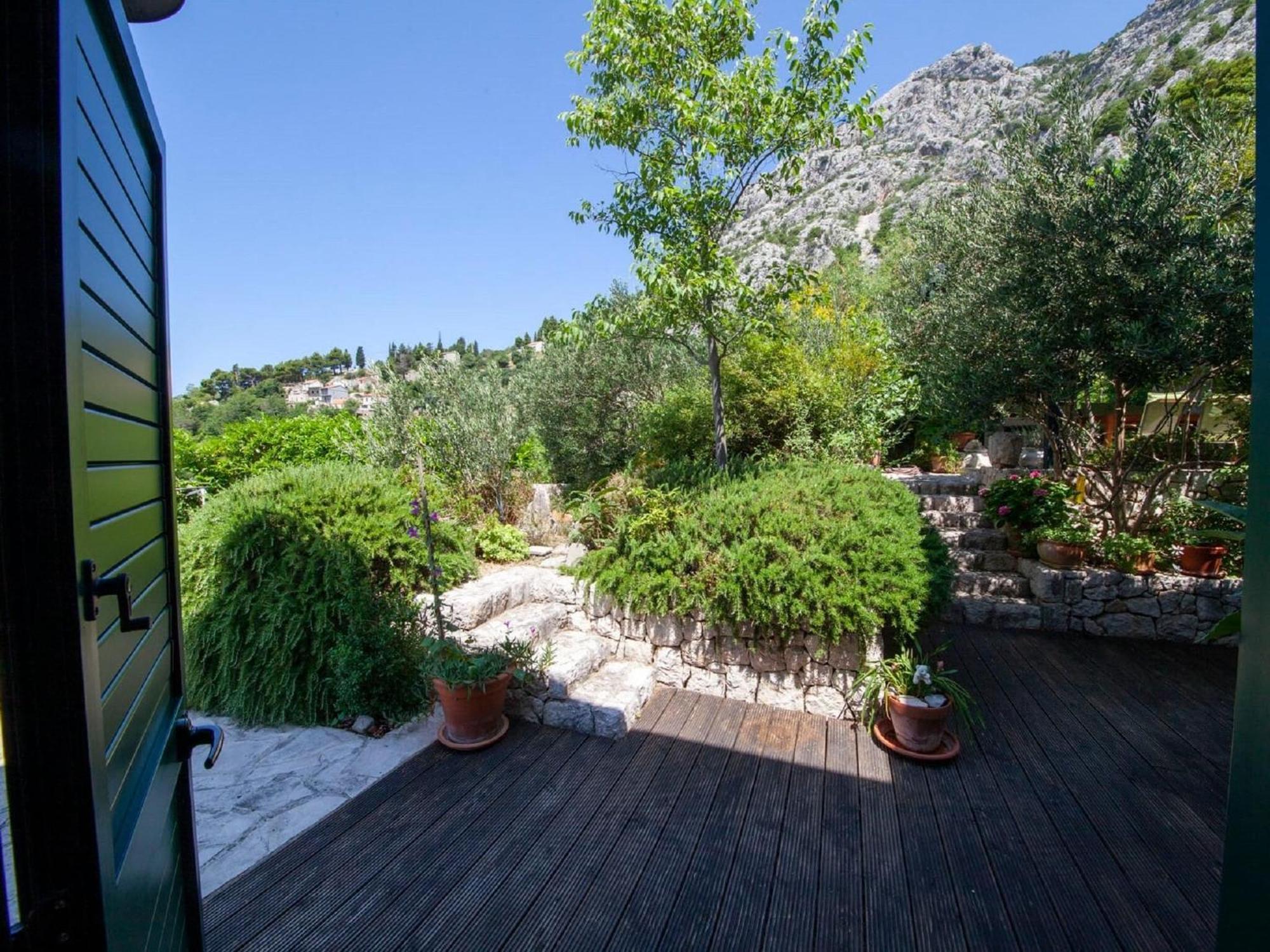 Luxurious Holiday Home In Makarska With Jacuzzi Exterior photo