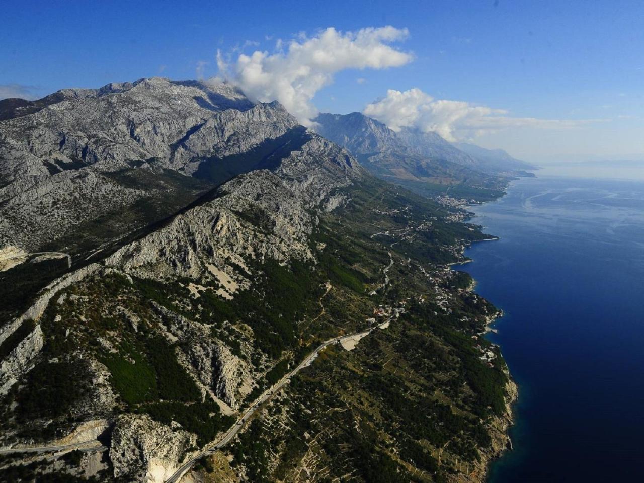 Luxurious Holiday Home In Makarska With Jacuzzi Exterior photo